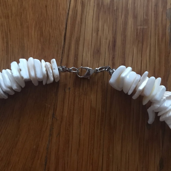 White Puka Shell Necklace - Picture 4 of 4